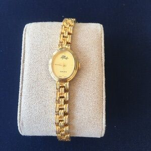 Gold-tone Quartz Ladies' Bracelet Watch - Elegant Oval Dial